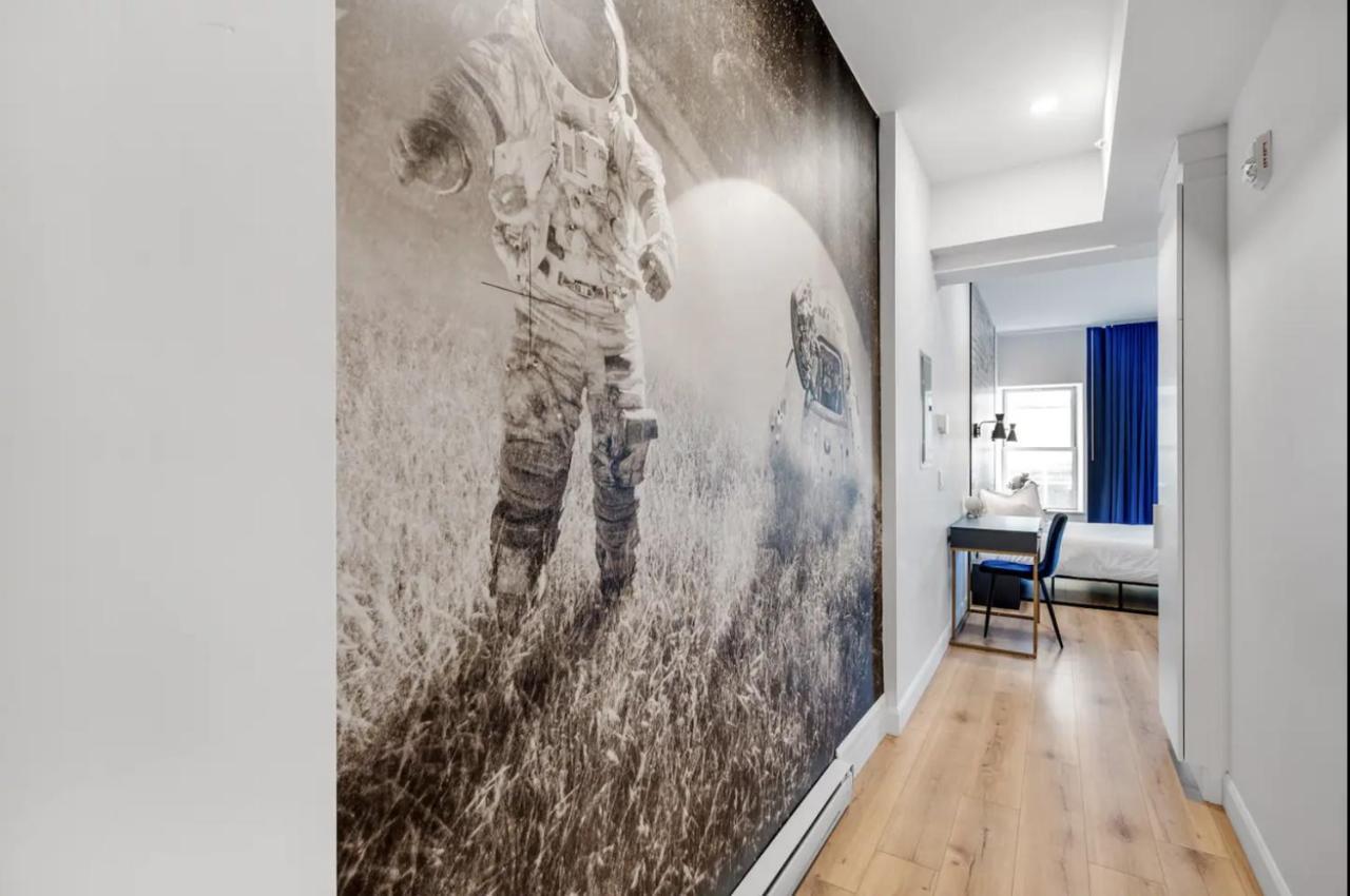 Initial - Astronaute - Centre-Ville De Quebec Buitenkant foto